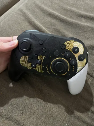Controle Nintendo Switch Pro Temático Zelda Preto e Branco