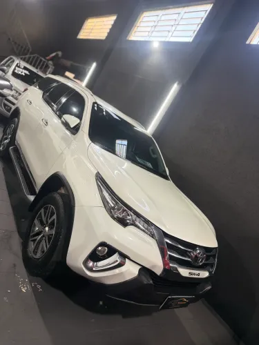 Toyota Hilux SW4 SRX 4X4 2.8 TDI 16V Dies. Aut. 2017