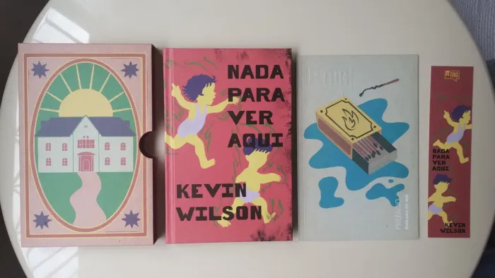 TAG curadoria - Kit completo (luva, livro, revista e marcador de página)