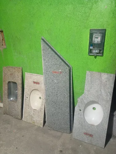 Pias 3 pias mármoree uma pedra de mármore tudo pó $750 só ligar *71 ou zap