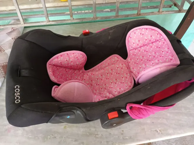 Cadeirinha de Bebê para carro marca Cosco