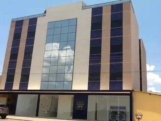 Apartamento 2 quartos, garagem e elevador.