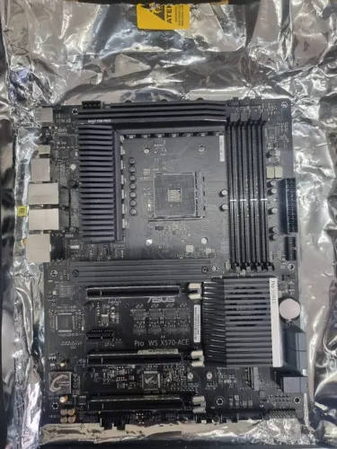 Placa-Mãe ASUS Pro WS X570-ACE AM4 DDR4 ? Com Defeito