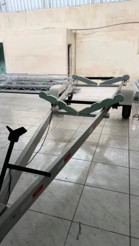 Carreta Rodoviária Náutica para Lancha até 20 Pés - Emplacada - Único Transporte?