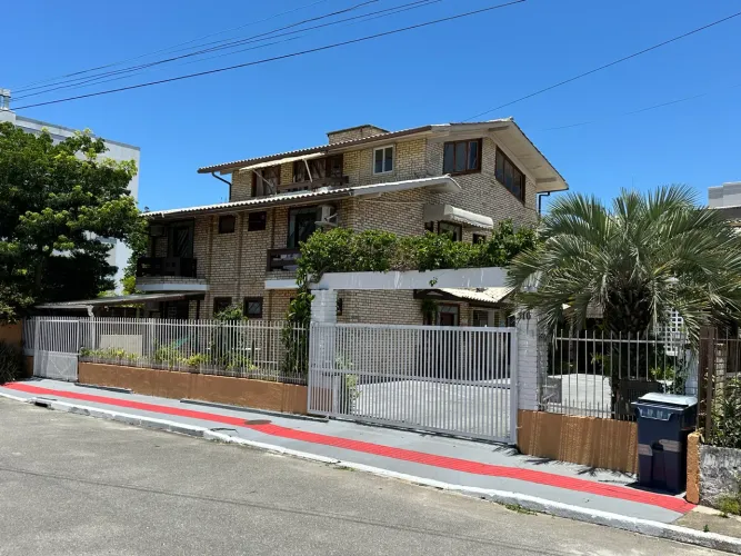 ALUGA-SE Apartamento Mobiliado | Locação Mensal | Canasvieiras ? R$ 2.000/mês