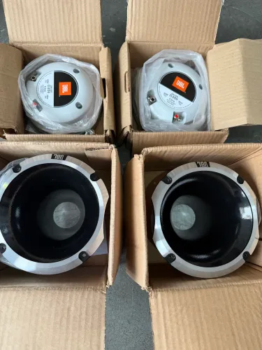 Vendo corneta JBL 350 pancadão zero nuca usada