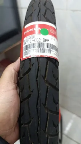 Pneu dianteiro da biz valor 90 reai150 novo original 