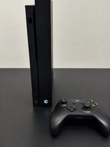 Xbox one X 1tb ótimo estado