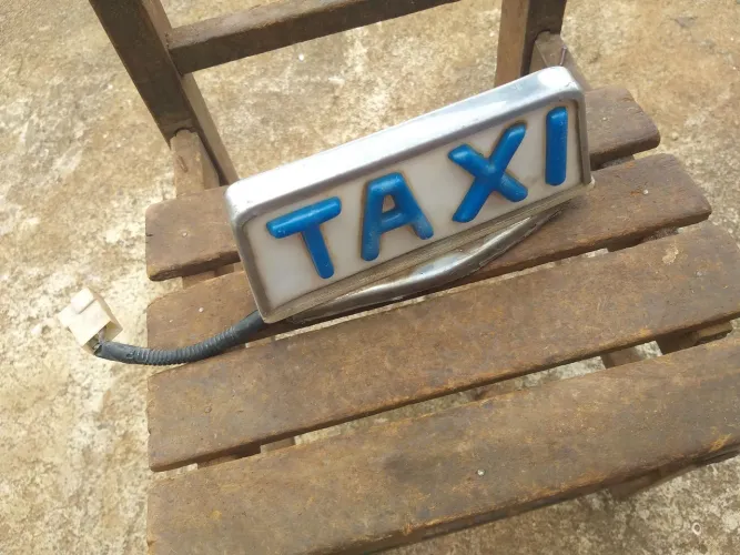 Luminoso antigo  de Taxi