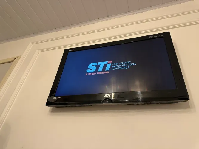 TV STI Semp Toshiba 32" LCD HD com Entrada HDMI - Funcionando Perfeitamente