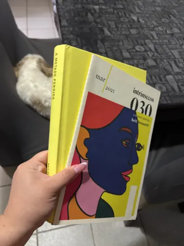 Livro a metade perdida+ revista clube intrínsecos