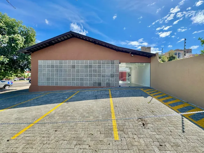 Imóvel comercial no Bairro Canadá para alugar com 5 salas na Zona Central de Londrina