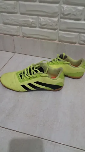 Chuteira adidas