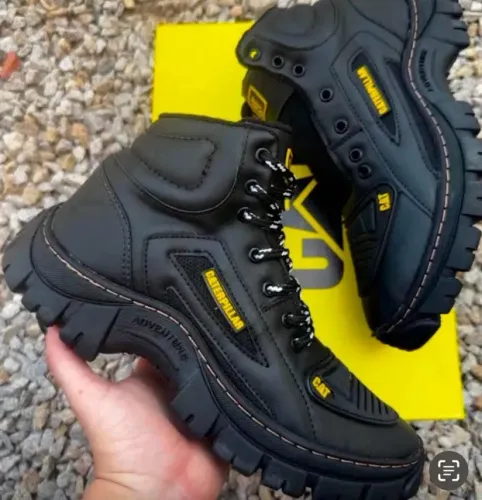 Bota Cat nova