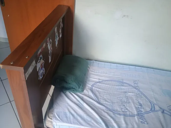 Cama de solteiro com colchão