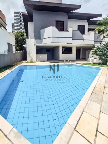 Casa à Venda no Jardim das Colinas 4 Suítes e Piscina