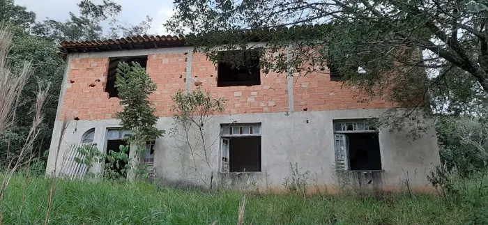 CASA EM TIRADENTES