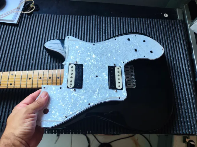 Telecaster Squier Custom+ Escudo perolado com malagoli