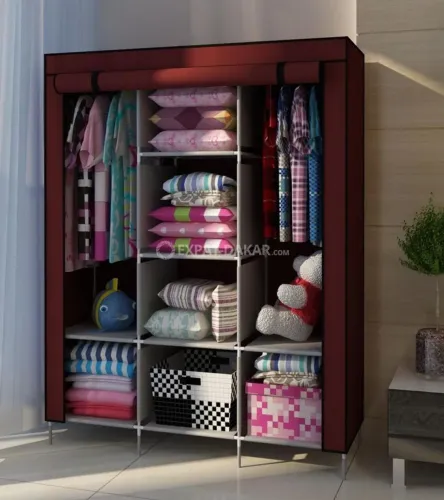 Guarda-roupa casal espaçoso com divisórias internas | Ideal para organizar seu quarto