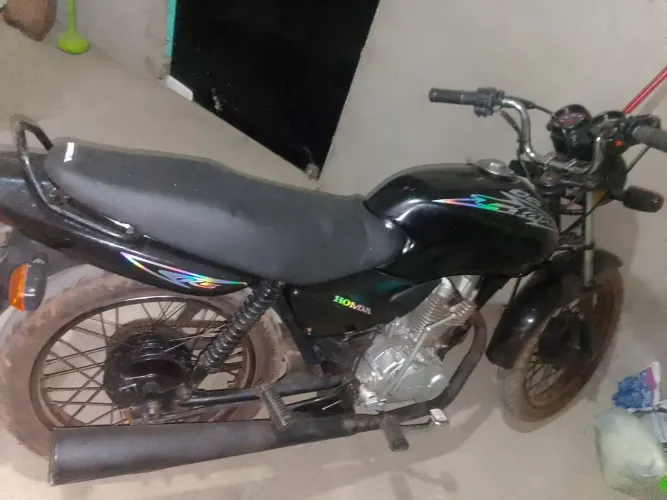 Vendo essa linda varetinha como é chamada CG 125 2004 partida e pedal