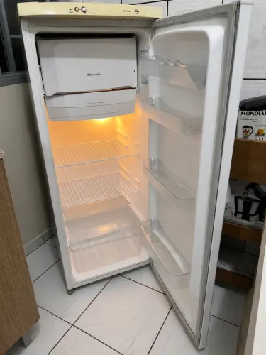 Geladeira uma porta Electrolux