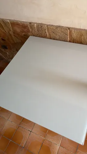 Vendo mesa de cozinha com 3 cadeiras