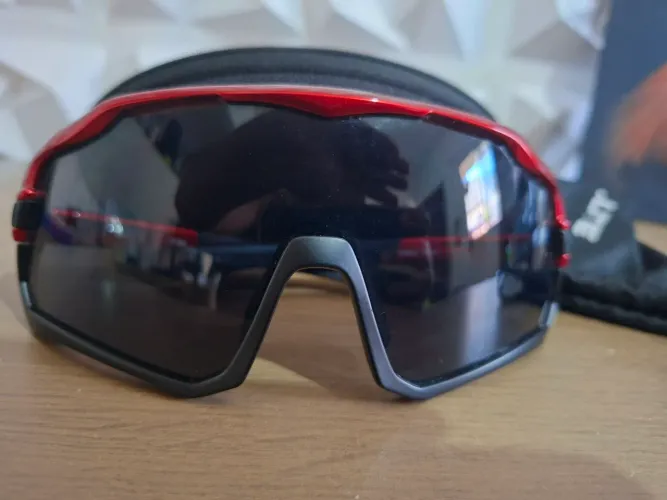 Óculos de Ciclismo / Corrida Esportivo Preto e Vermelho + Estojo Rígido (Seminovo)