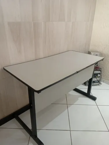 Vende- se mesa