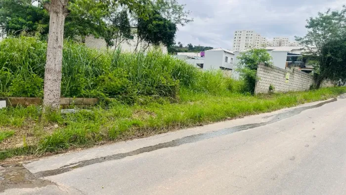 Lote com 1440 metros bairro Vale dos coqueiros em Santa Luzia 