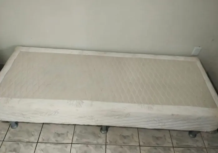 Base Cama Box Solteirão - Estrutura Firme e Conservada