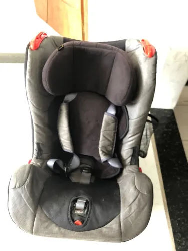 Cadeirinha de automóvel para criança 