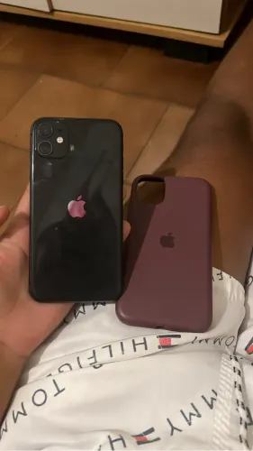 Vendo iPhone 11 64gb 800
