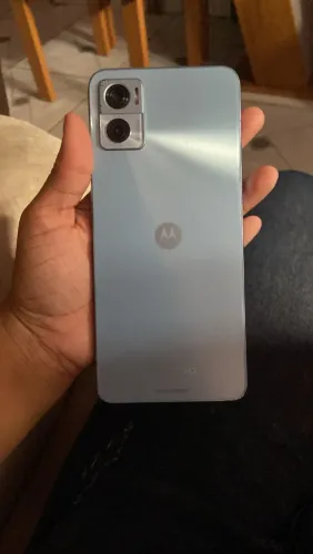 Vendo celular MOTOE22. Com tudo funcionando, apenas com um defeito. Celular em ótimo estad