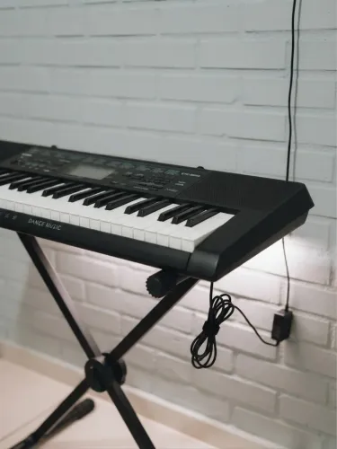 Teclado Casio CTK-3500 + suporte X e fonte. Ótimo estado! R$ 1.400. Chame no chat!
