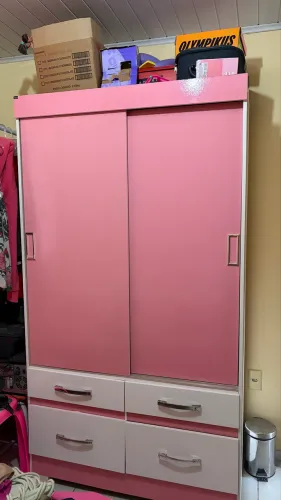 Guarda roupa de menina