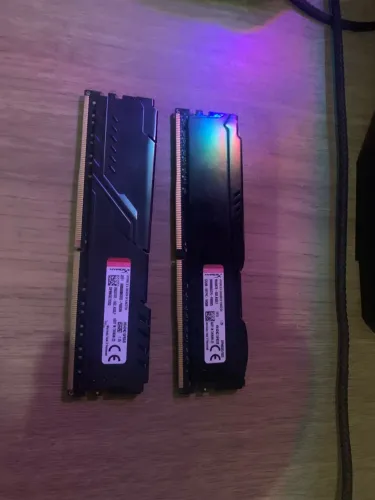 Vendo memoria ram hyperx duas de 8 R$400