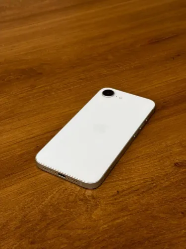 iPhone 16e