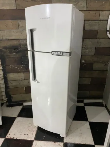 Vendo geladeira Brastemp frost free 127 volts 380 litros original e funcionando