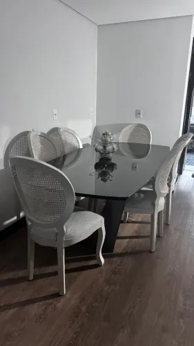 Mesa de Jantar completa com 6 cadeiras