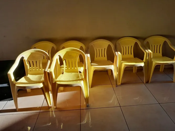 7 Cadeiras usadas da Skol .