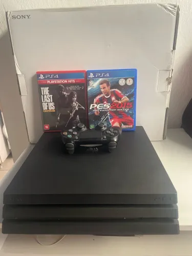 PS4 PRO 1TB 4K SEMINOVO, GOLD HEN 13.52, 10X JOGOS DE PS2 E 2X MÍDIA, CONTROLE ORIGINAL