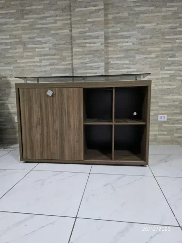 Aparador para escritório ou sala com porta de correr