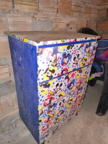 Vendo Cômoda para Criança.