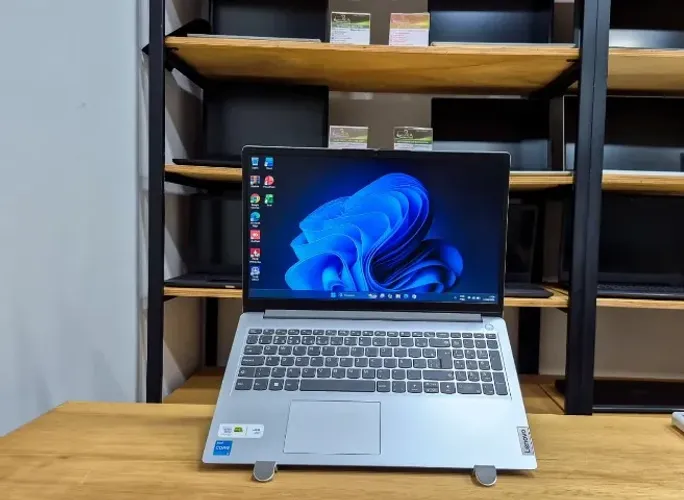 NOTE LENOVO I3 12°, 8GB, NVME, ZERADO!