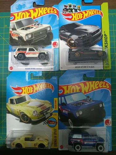 LOTE COM 4 NISSAN INCRÍVEIS Hot Wheels 