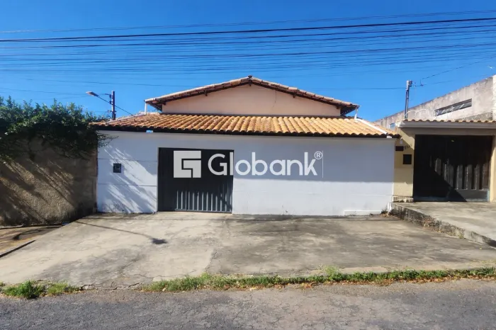 Casa à venda em Lourdes com 3 quartos, sendo 1 suíte e 1 vaga de garagem
