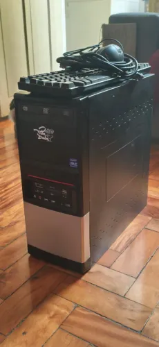 CPU,cabos,mouse e teclado 
