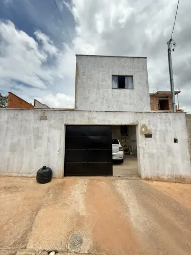 Imóvel para venda possui 250 metros quadrados com 3 quartos