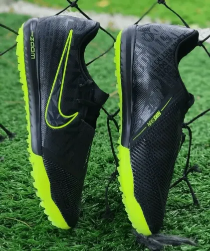 Chuteira Nike Phantom Venom PRO Society 