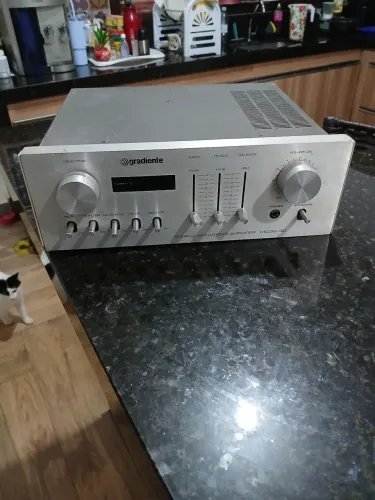 Amplificador gradiente model 80 ( Venda de peças) Leia